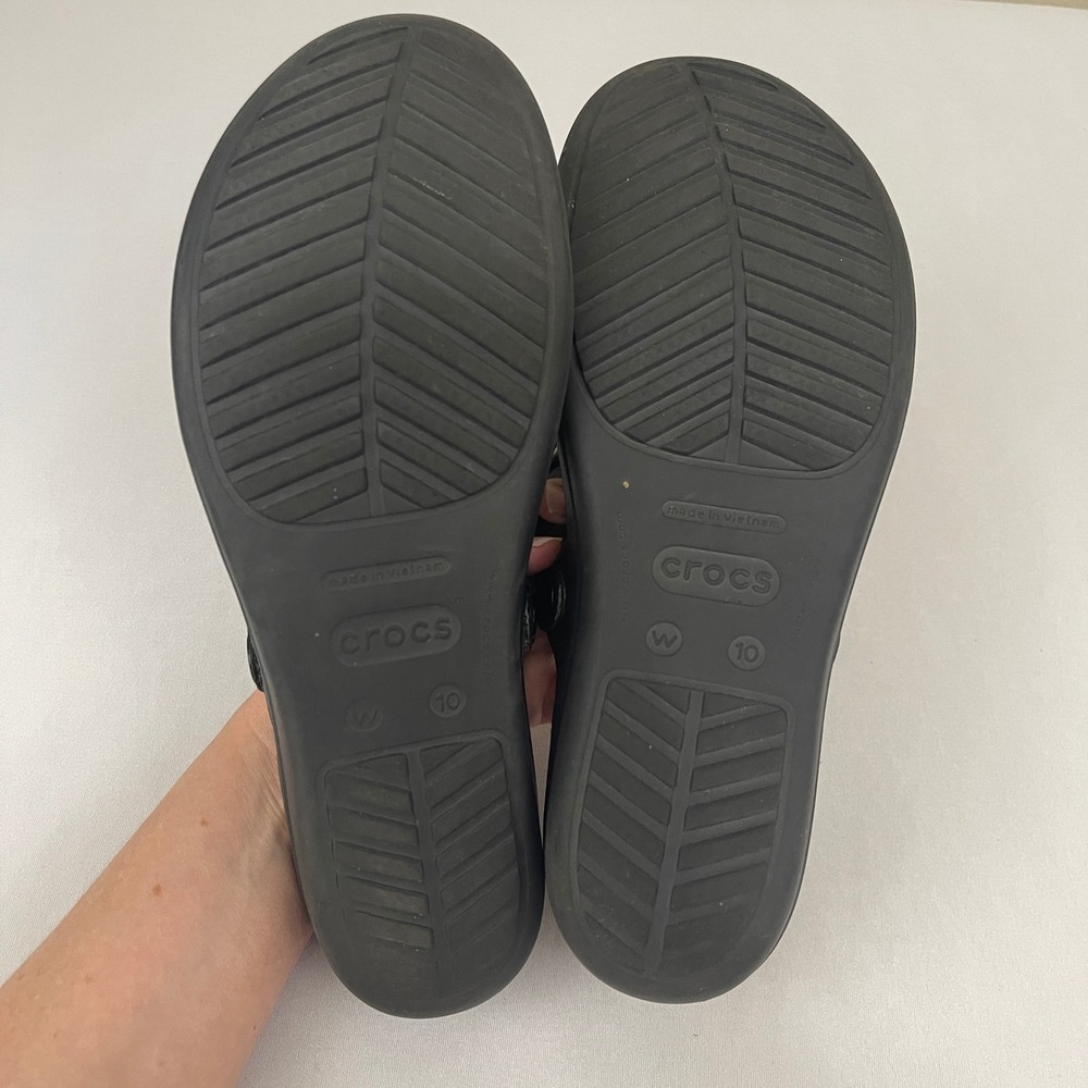 Crocs Sanrah Womens 10 Black Hammered Circle Medallion Thong Sandals Flip Flops - Picture 9 of 10
